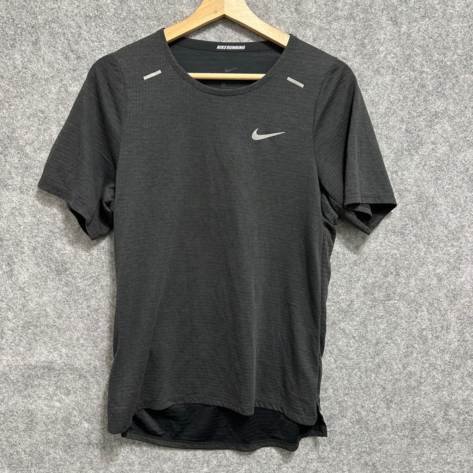 Nike Running Shirt Mens Small Black Dri-Fit DD1534-010 Reflective Performance T gallery