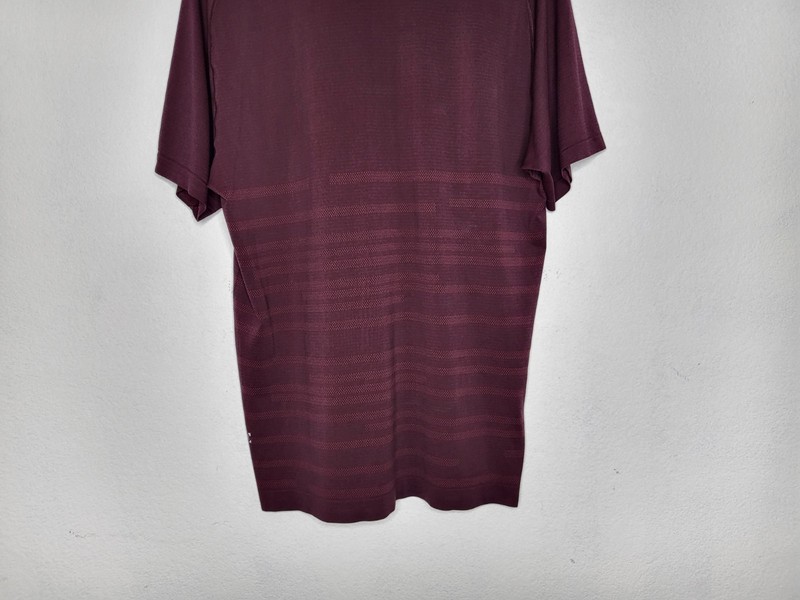 LULULEMON Metal Vent Tech Short Sleeve Top Men's Large Graphic Dark Red Adobe gallery