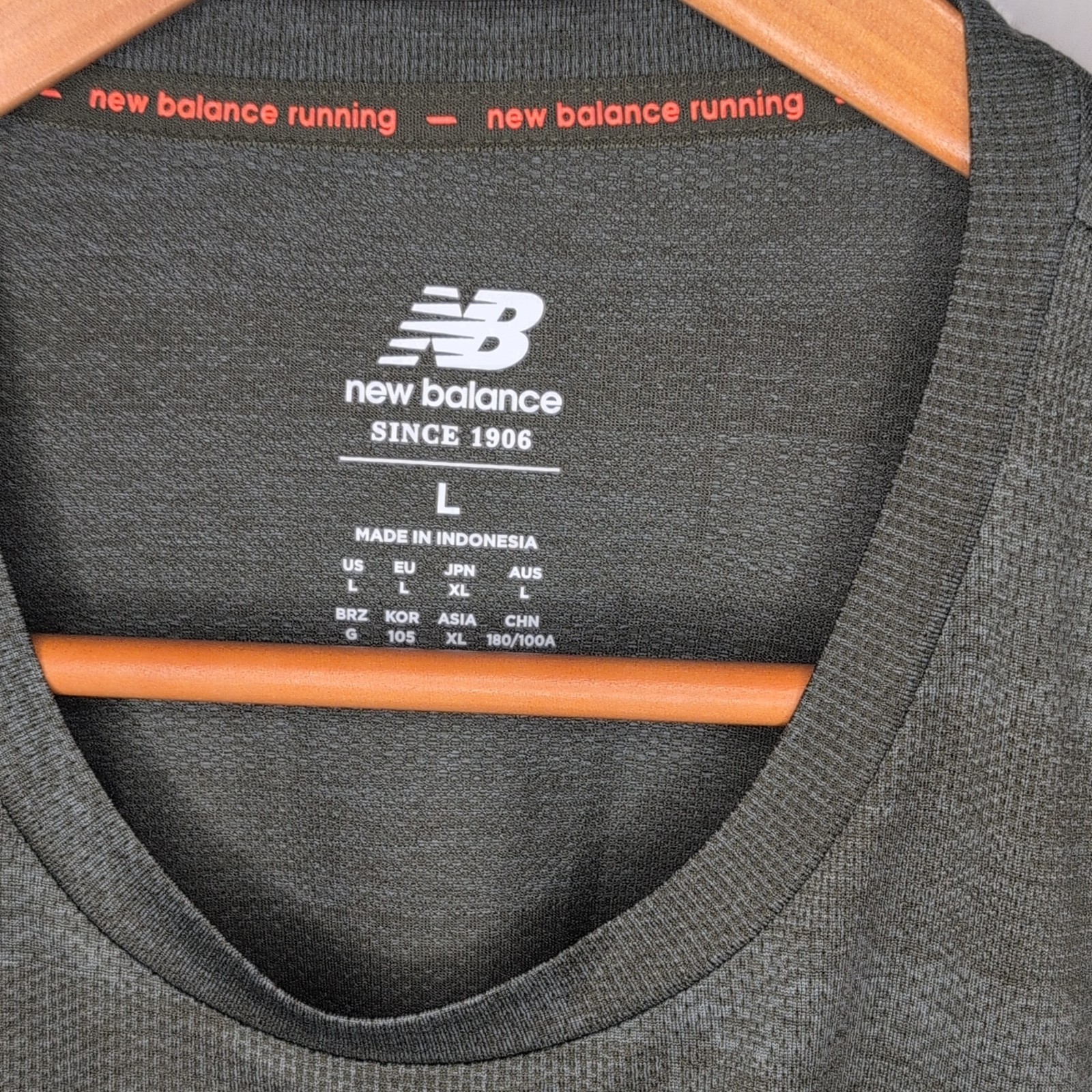 New Balance Running Men's Lightweight Long Sleeve Crew Neck Size L Athletic Gear gallery