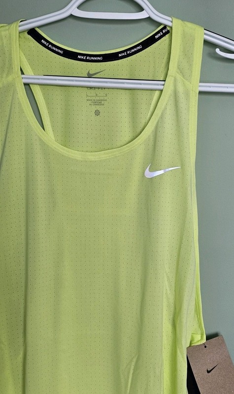 Nike Fast Dri-FIT Lemon Twist Men's Singlet Tank Tanktop Sz Medium (FN4229-736) gallery