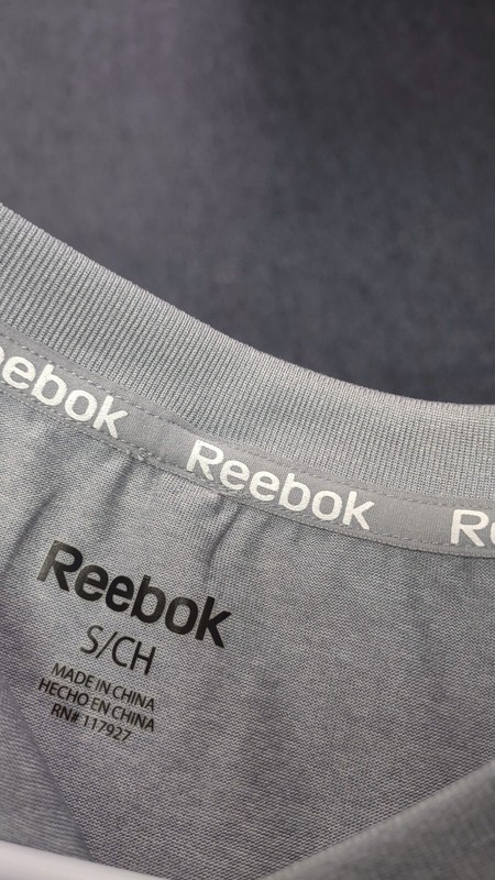 REEBOK Men's Long Sleeve Silver Gray V-Neck Athletic Fitness Shirt Size S EUC gallery