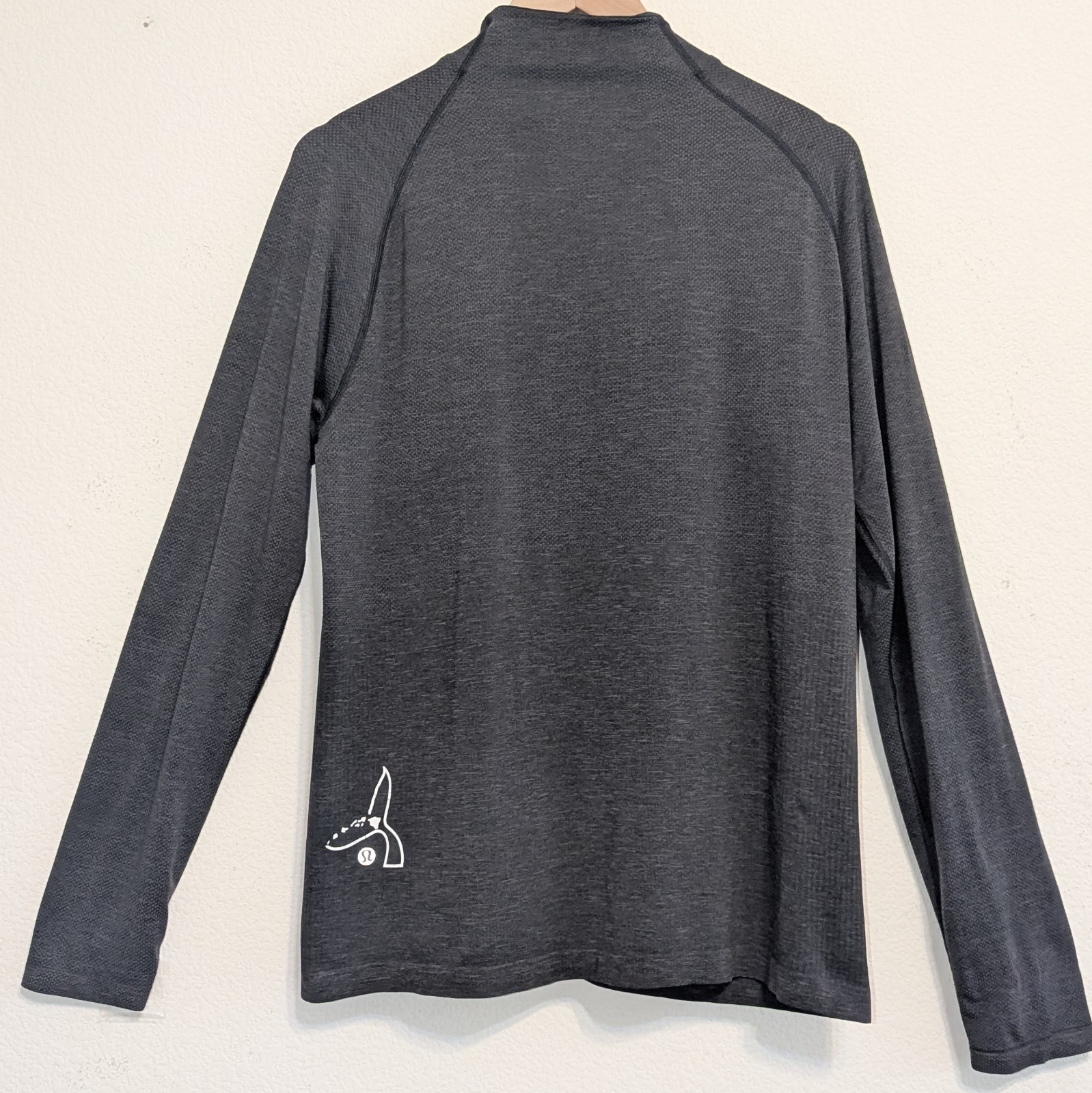 Lululemon Metal Vent Tech Black Half Zip Aloha Collection Whale Tail Size Large gallery