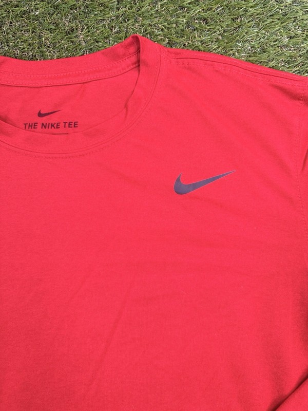 The Nike Tee Dri-Fit Men’s M gallery
