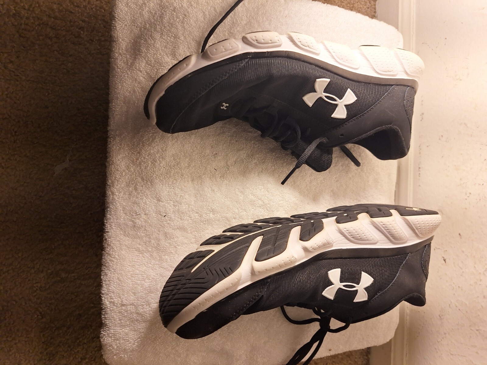 UNDER ARMOUR MEN BLACK RUNNING WALKING SNEAKERS US MEN SIZE 11 gallery