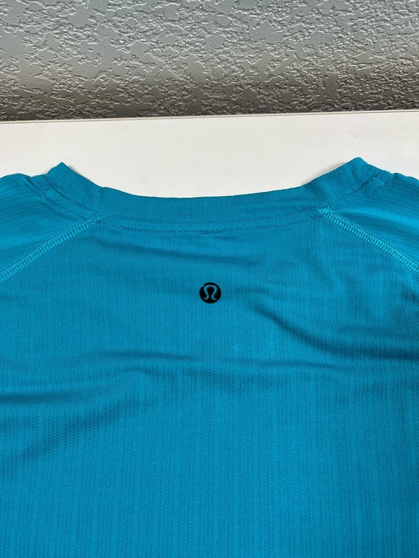 Teal Lululemon Vneck Athletic Gym Running Casual Tshirt Shirt Men's XL gallery