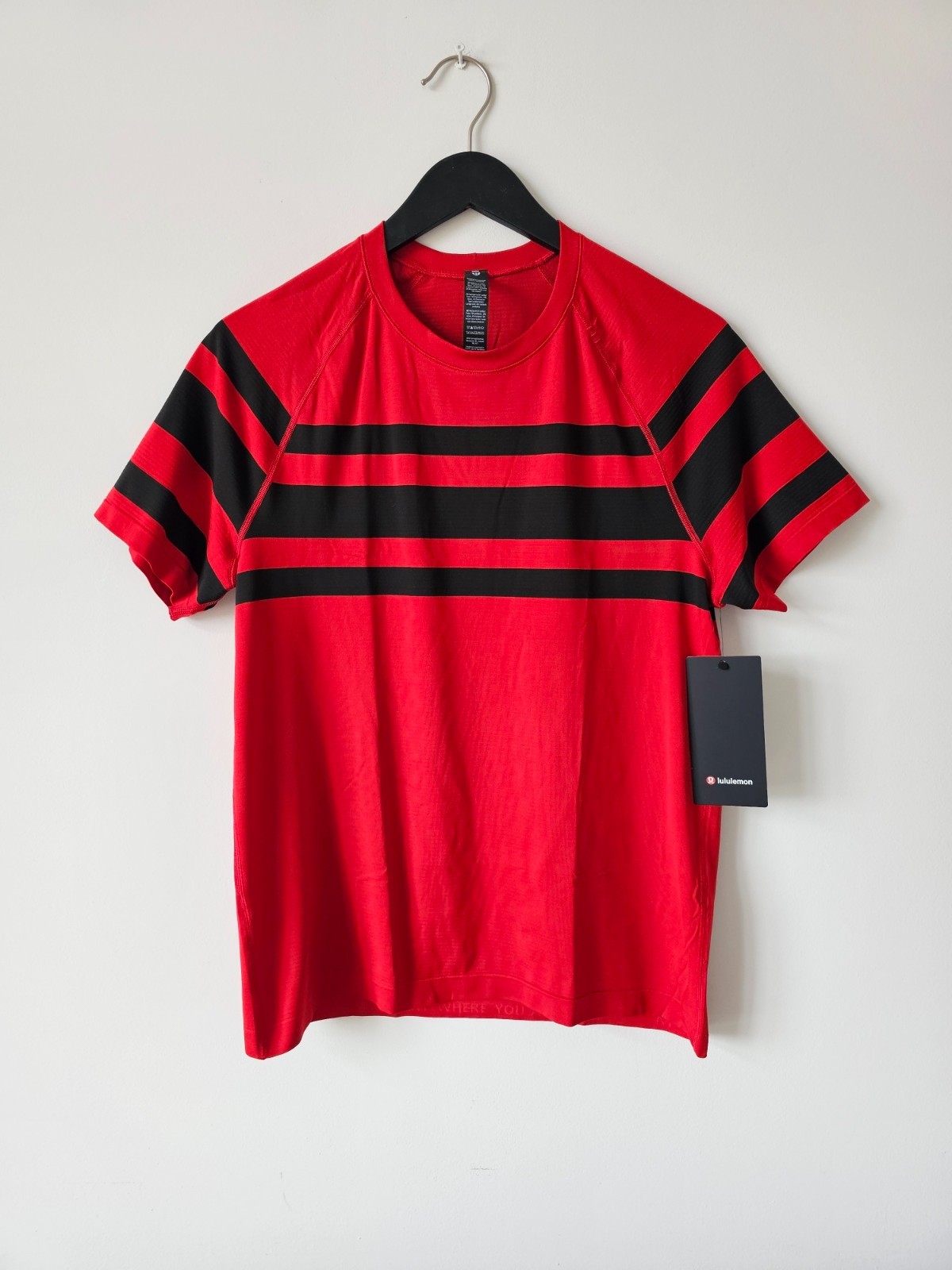NWT LULULEMON Metal Vent Tech SS Top Shirt Men's Medium LSOX/OXFD/BLK Red Black gallery