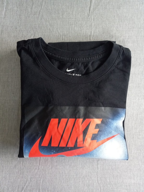The Nike Tee AIR Medium Long Sleeved Art Printed Logo Athletic Pullover Shirt gallery
