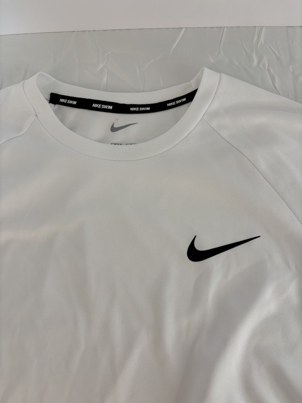NWT NIKE Mens Essential Hydroguard Swim T-Shirt White UPF 40+ NESSA586-100 Med gallery