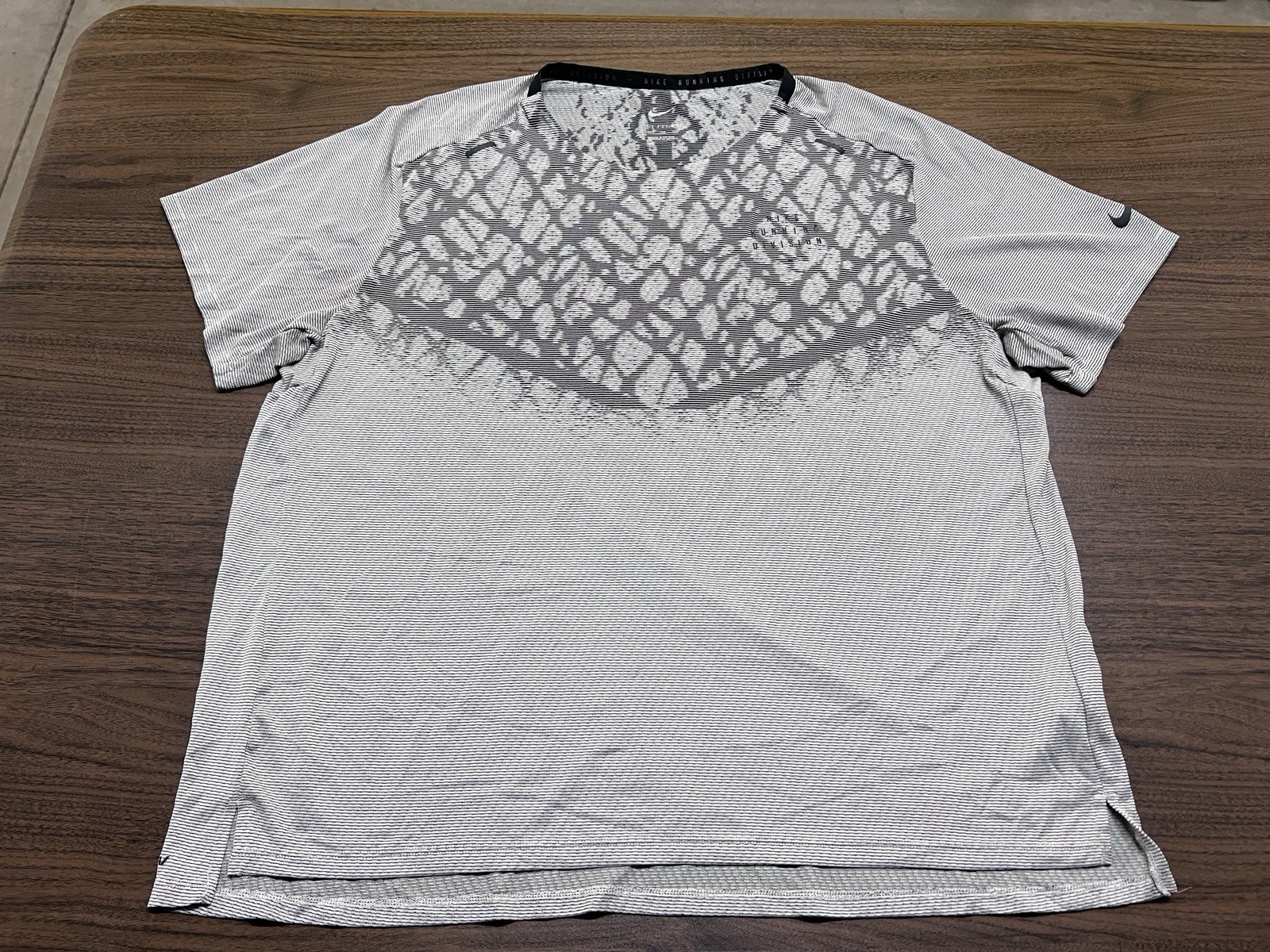 Nike Dri-Fit ADV Run Division Techknit Shirt - Sz. 2XL - DQ4778-014 gallery
