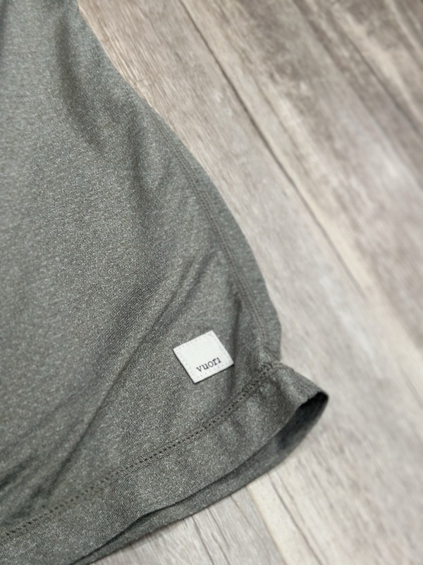 Vuori Men’s Tradewind Shirt Green taupe LS Performance Pullover V177 Pocket Sz M gallery