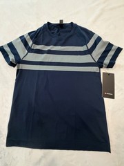 Lululemon Metal Vent Tech Short Sleeve Shirt Men’s Medium Blue Gray Stripe