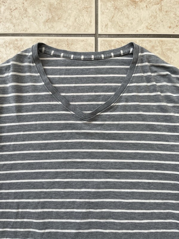 Lululemon Basic Tee Men’s Short Sleeve Gray Medium Stripe Classic V-Neck T-Shirt gallery