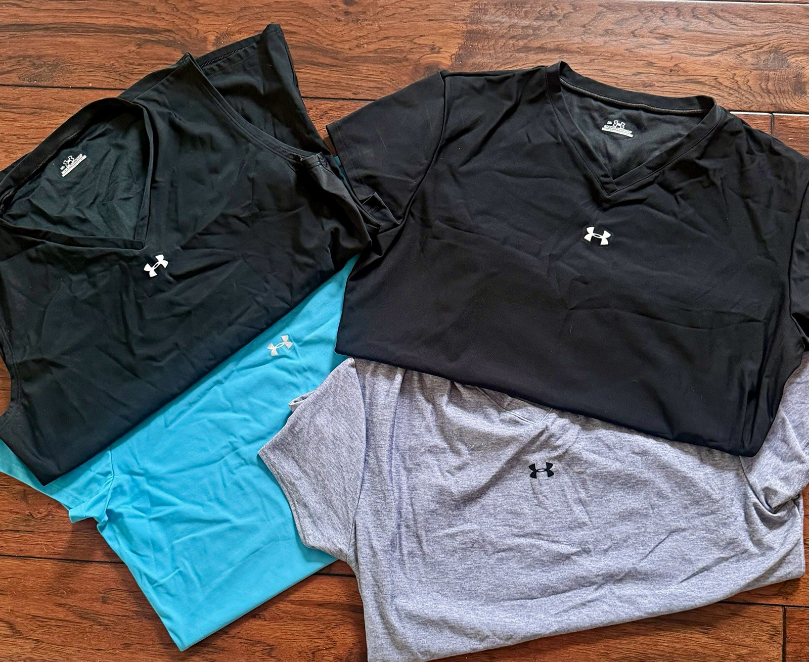 Under Armour Ladies Lot 4 V-Neck Athletic Shirts Sleeveless/Short Sleeve gallery