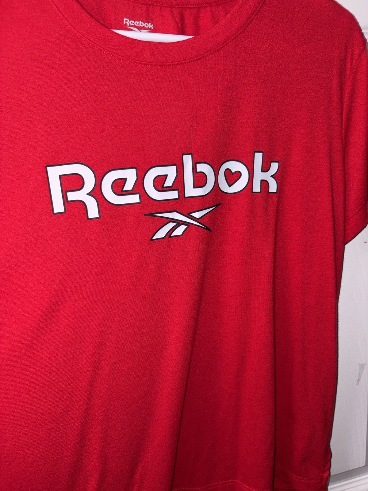 Reebok women’s Red Logo Graphic Print Crew Neck Short Sleeve T-Shirt Size M gallery
