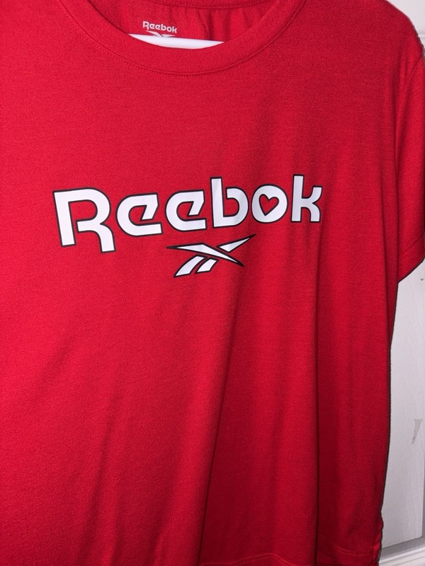 Reebok women’s Red Logo Graphic Print Crew Neck Short Sleeve T-Shirt Size M gallery