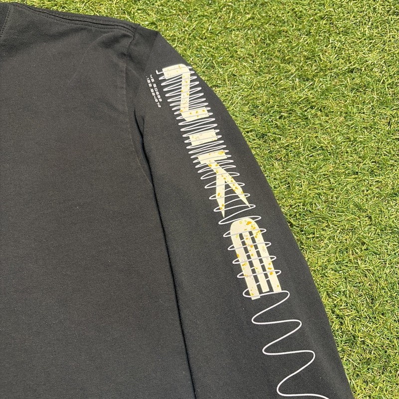 Nike Air The Nike Tee Men's Med Black Long Sleeve Graphic Print Cotton T-Shirt gallery