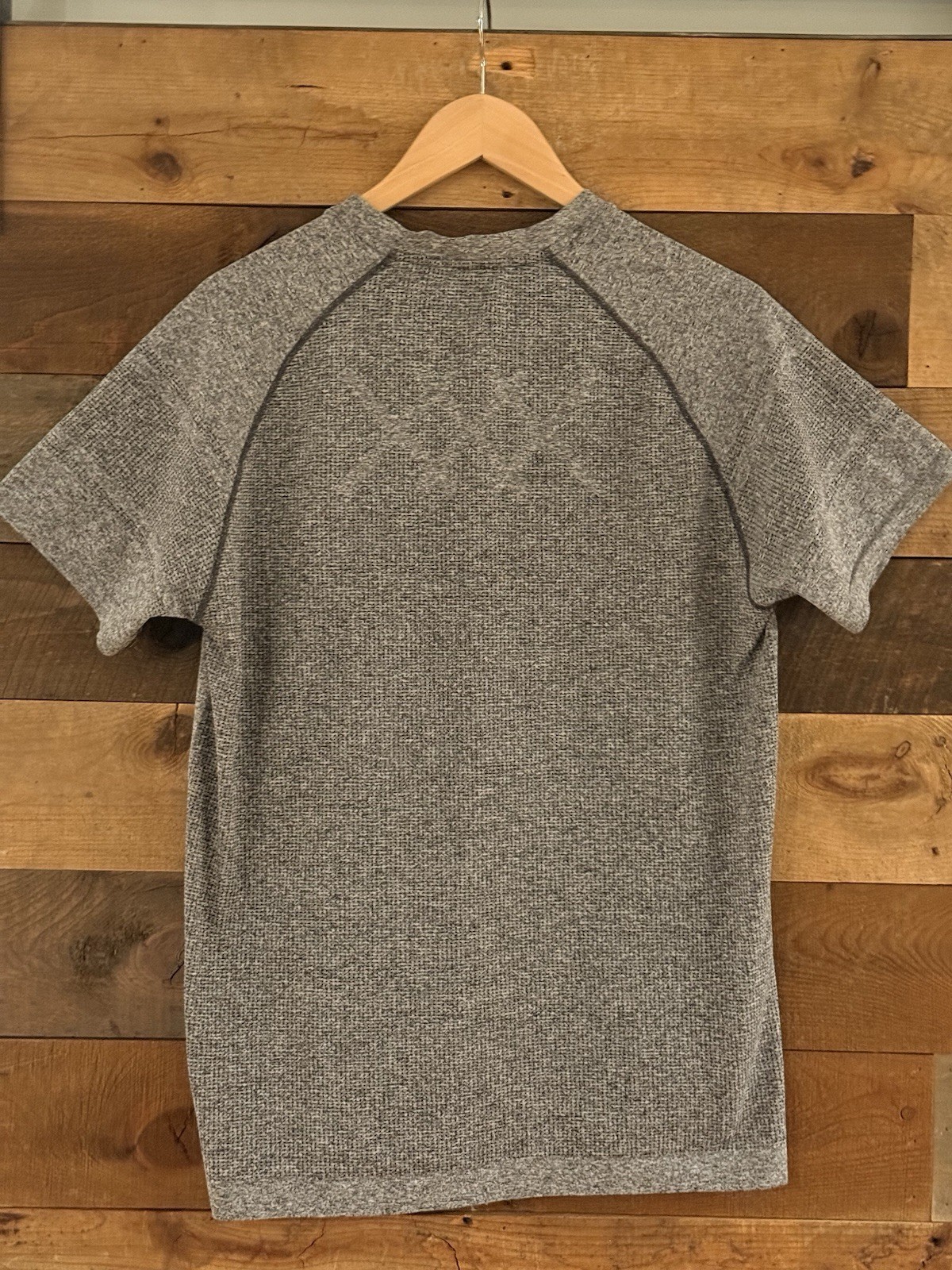 Rhone Shirt Mens Large Gray Athletic Performance Stretch Athletic Workout Tee gallery