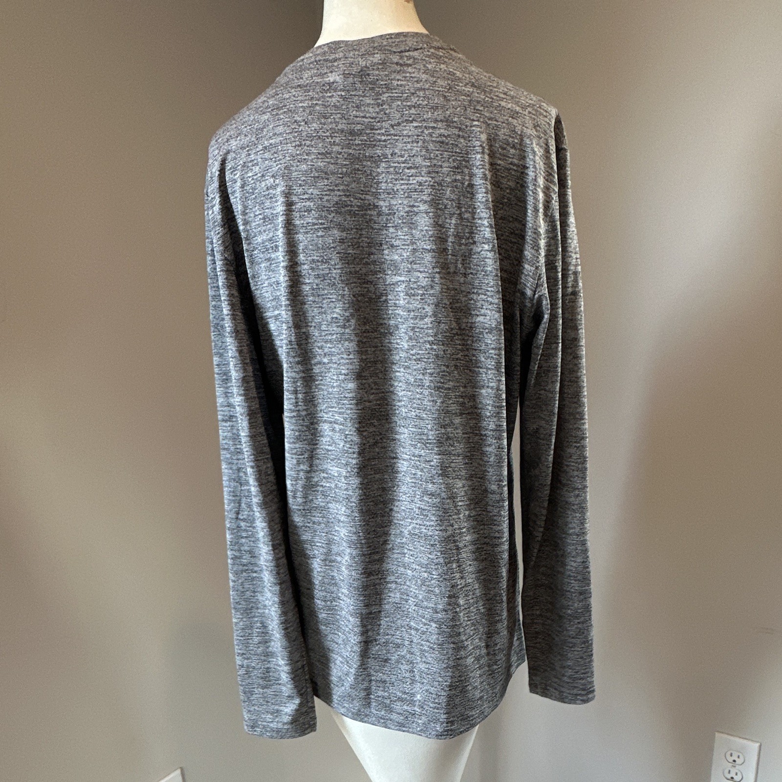 Gymshark Men's Heather Gray Long Sleeve Crew Neck Lightweight T-Shirt Size M gallery