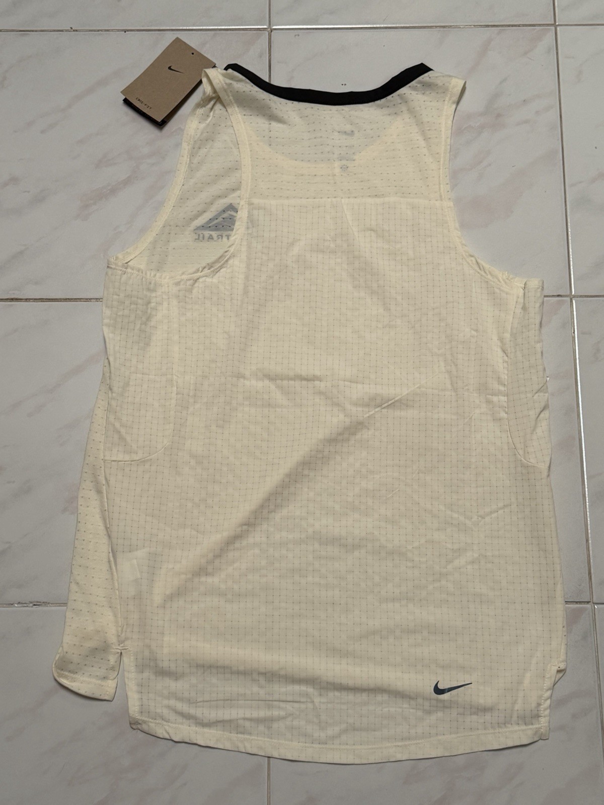 Men S NWT Nike Dri-Fit Trail Running Light Yellow Tank Top FJ5336-113 gallery