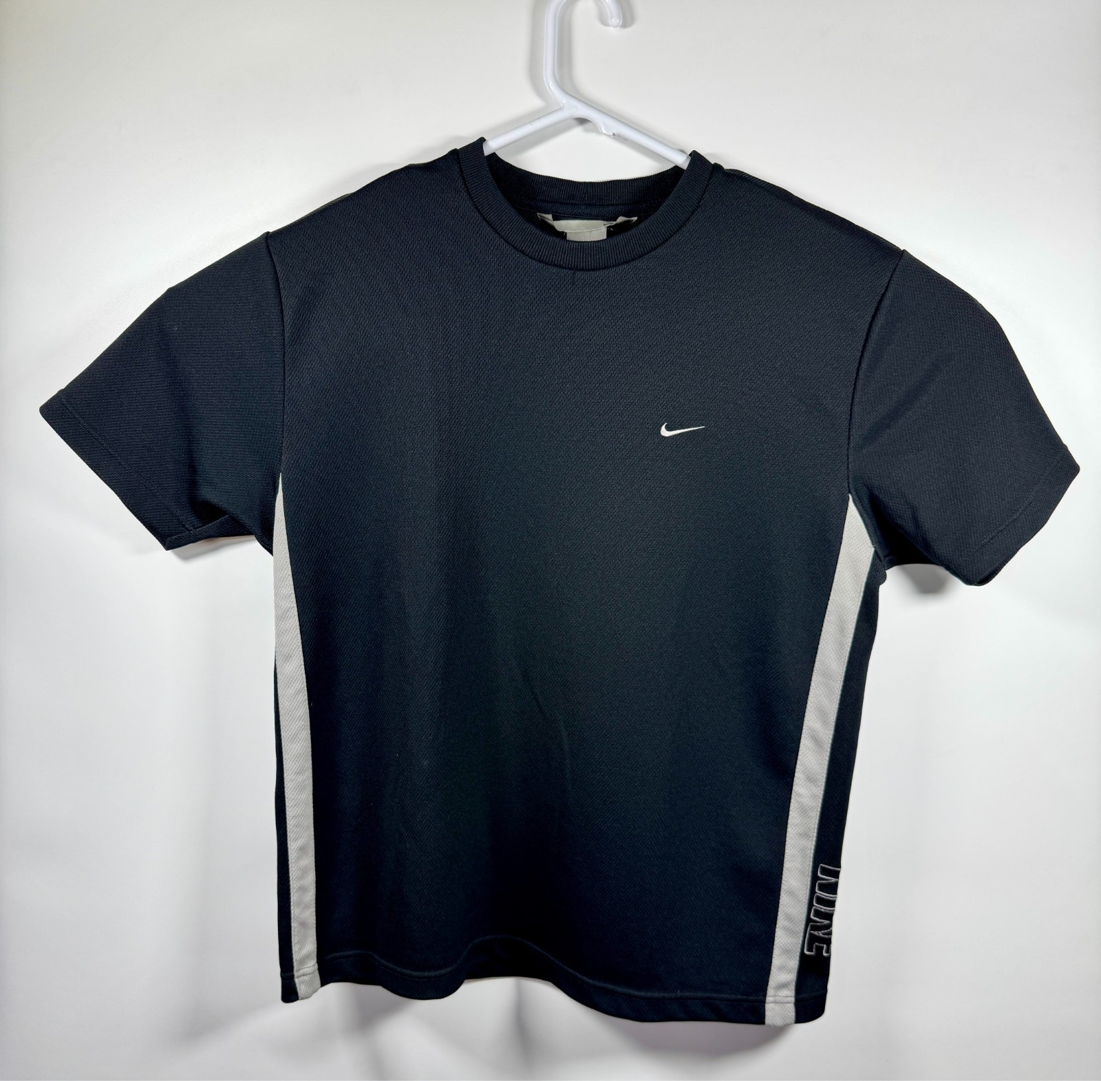 Nike Men’s L Black Mesh Athletic Tee T-Shirt Swoosh Logo Side Stripes gallery