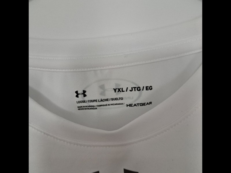 Heatgear Under Armour Boys size YXL White loose tee shirt gallery