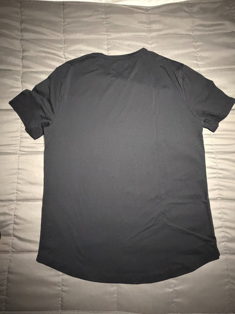 Cuts AO Curve-Hem Tee Small Black gallery