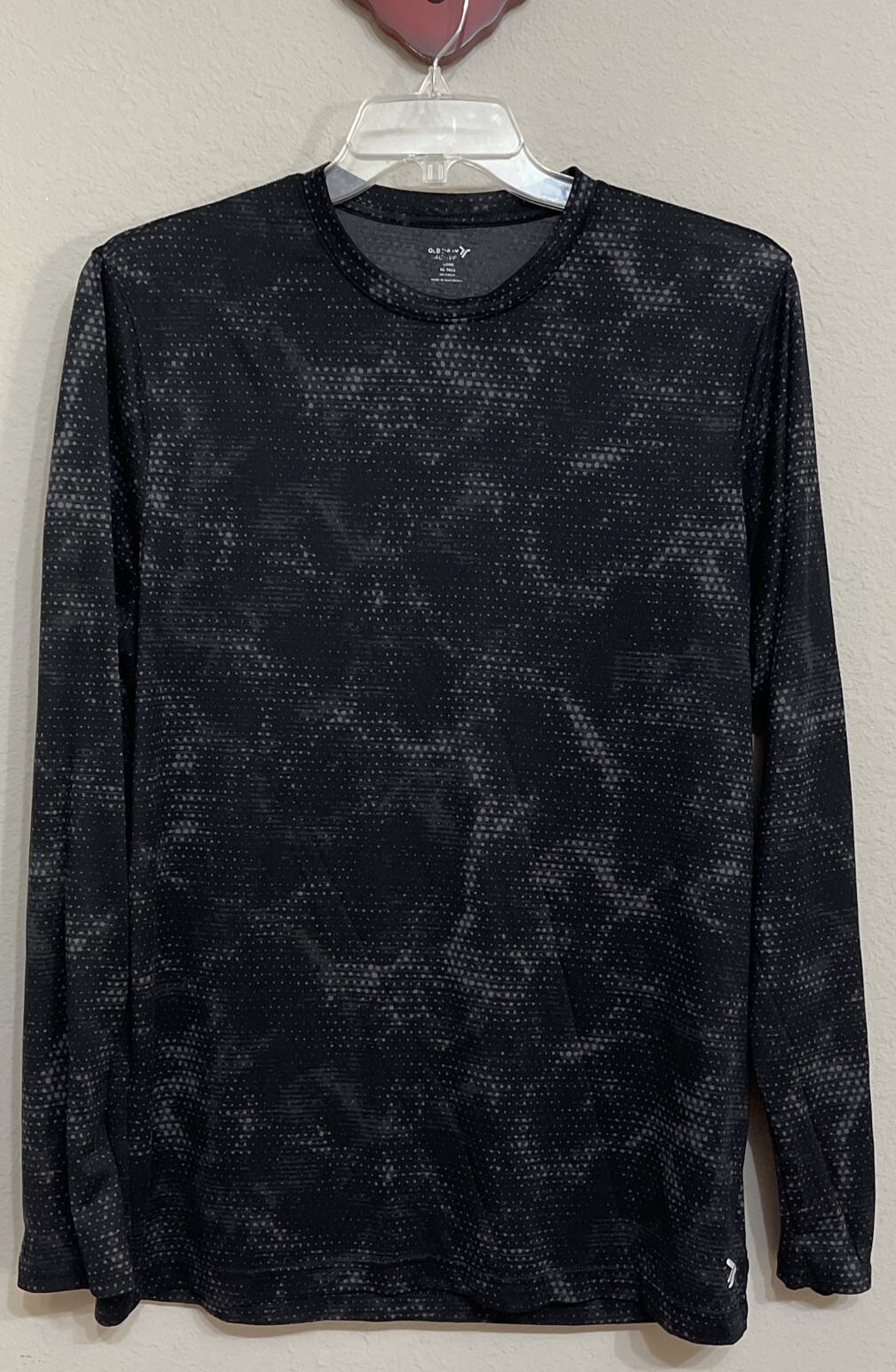 Old Navy Active Mens - XL Tall - Black Core Go-Fresh Long-Sleeved Tshirt! A3132 gallery