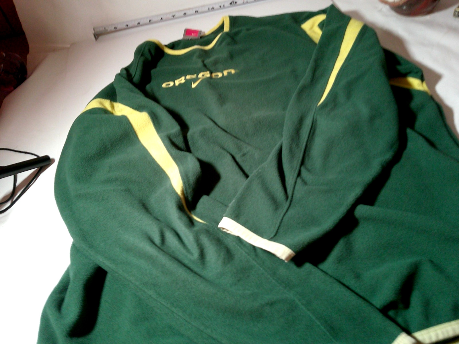 Nike - Oregon Ducks - Pullover - Men's - Large - Two Small Holes on Back gallery