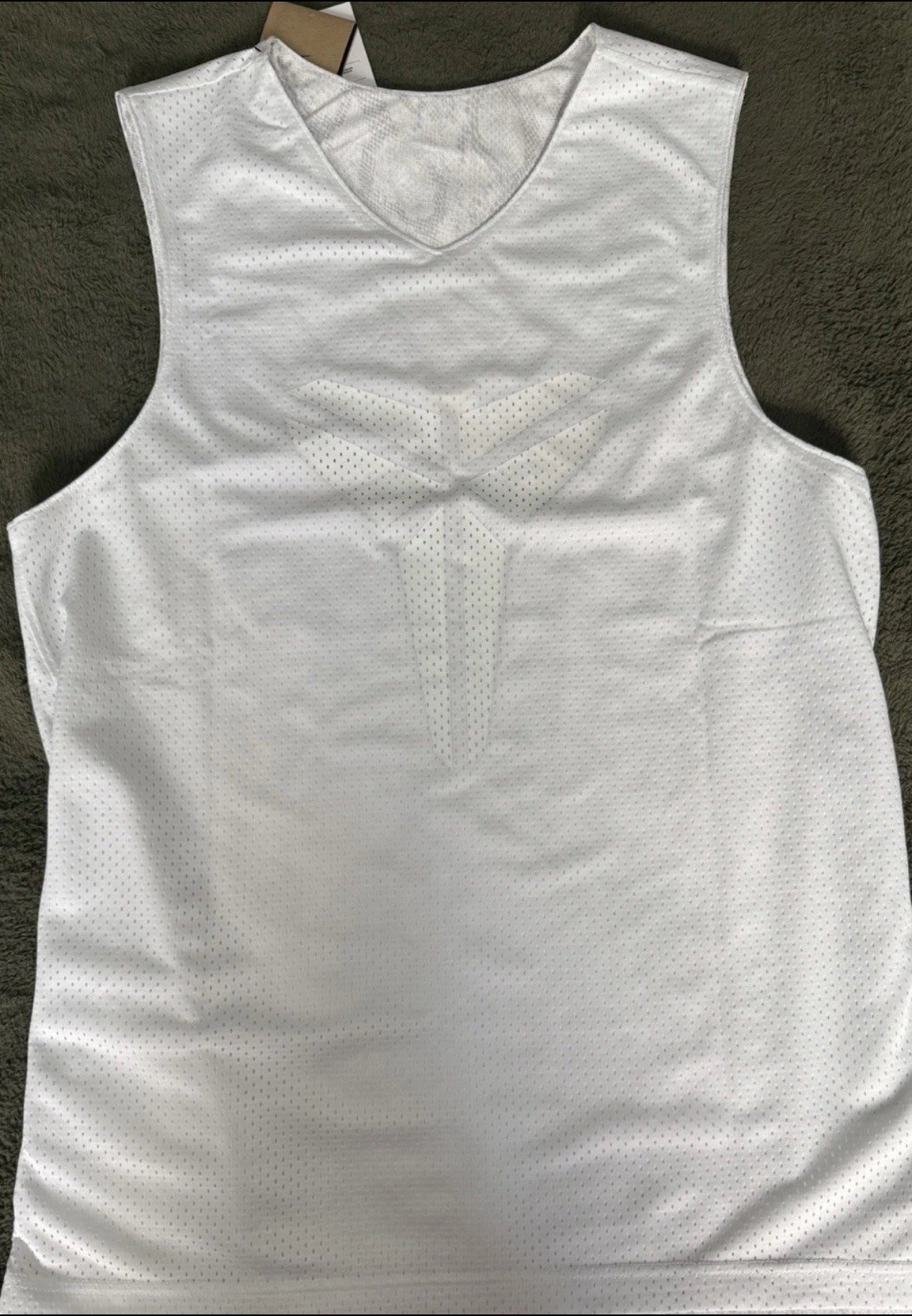 Nike Kobe Dri-FIT Standard Issue Reversible Jersey Halo Size M Tall FZ0934-100 gallery