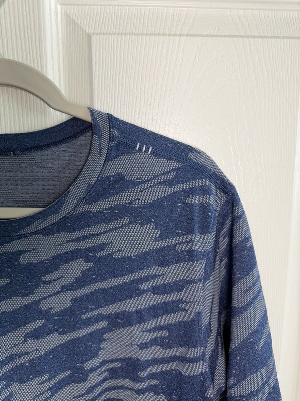 Lululemon Metal Vent Tech Shirt Men’s Blue Camo Breathe Short Sleeve Large gallery