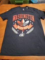 Washington Wizards DC Blue Men’s MEDIUM S/S Blue/Red Big Logo T-Shirt EUC. SB17