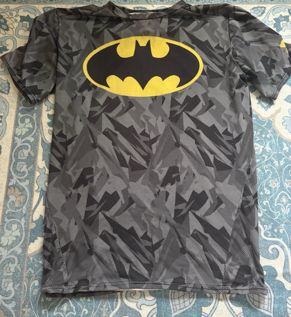 Under Armour HeatGear Batman Compression T-Shirt XL Gray Camo Crew Short Sleeve gallery