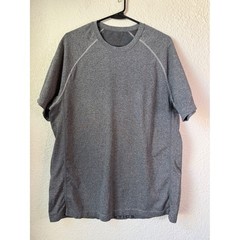 Fabletics Men’s Heather Gray Athletic Short Sleeve T-Shirt Size Large