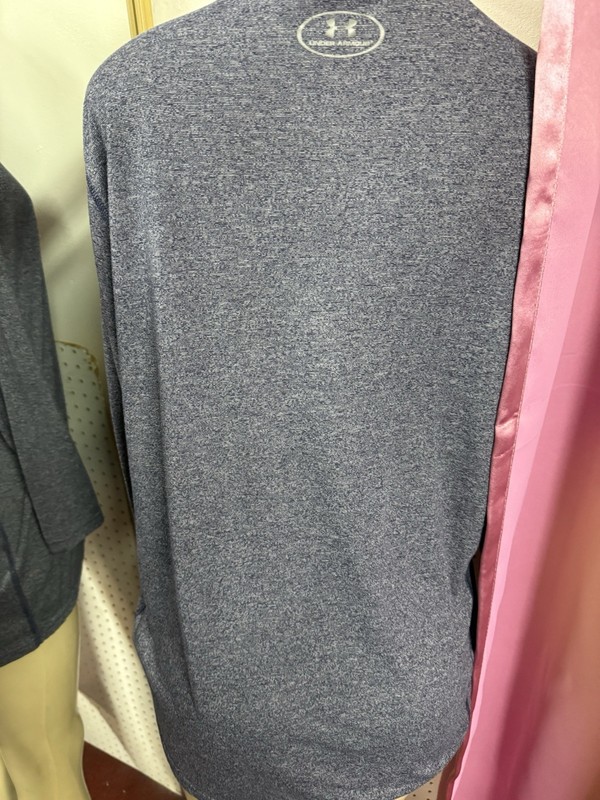 Under Armour HeatGear Men’s L/G Loose Fit Long Sleeve V-Neck Heather Tee gallery