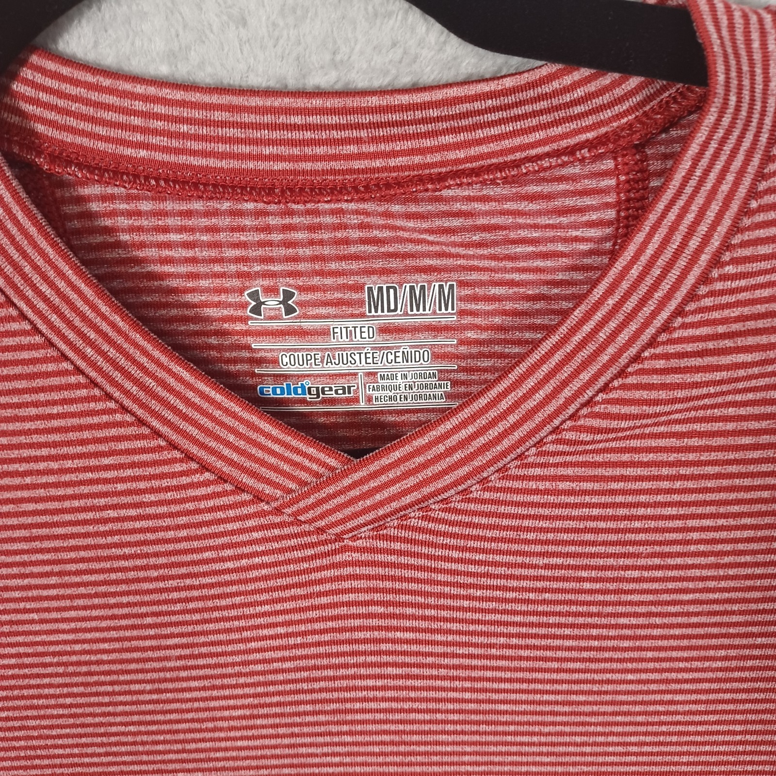 Under Armour Size MEDIUM RED Stripe Fitted Cold Gear Long Sleeve V-Neck gallery