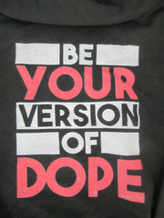 Sweatshirt hoodie hooded large black Be Your Version of Dope Gildan NEW 18