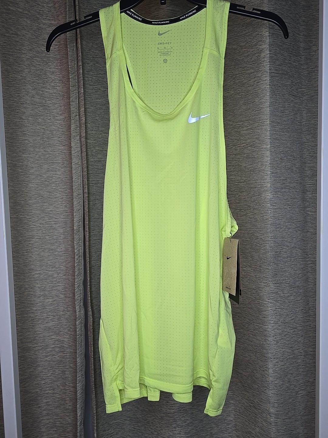 Nike Fast Dri-FIT Lemon Twist Men's Singlet Tank Tanktop Sz Medium (FN4229-736) gallery