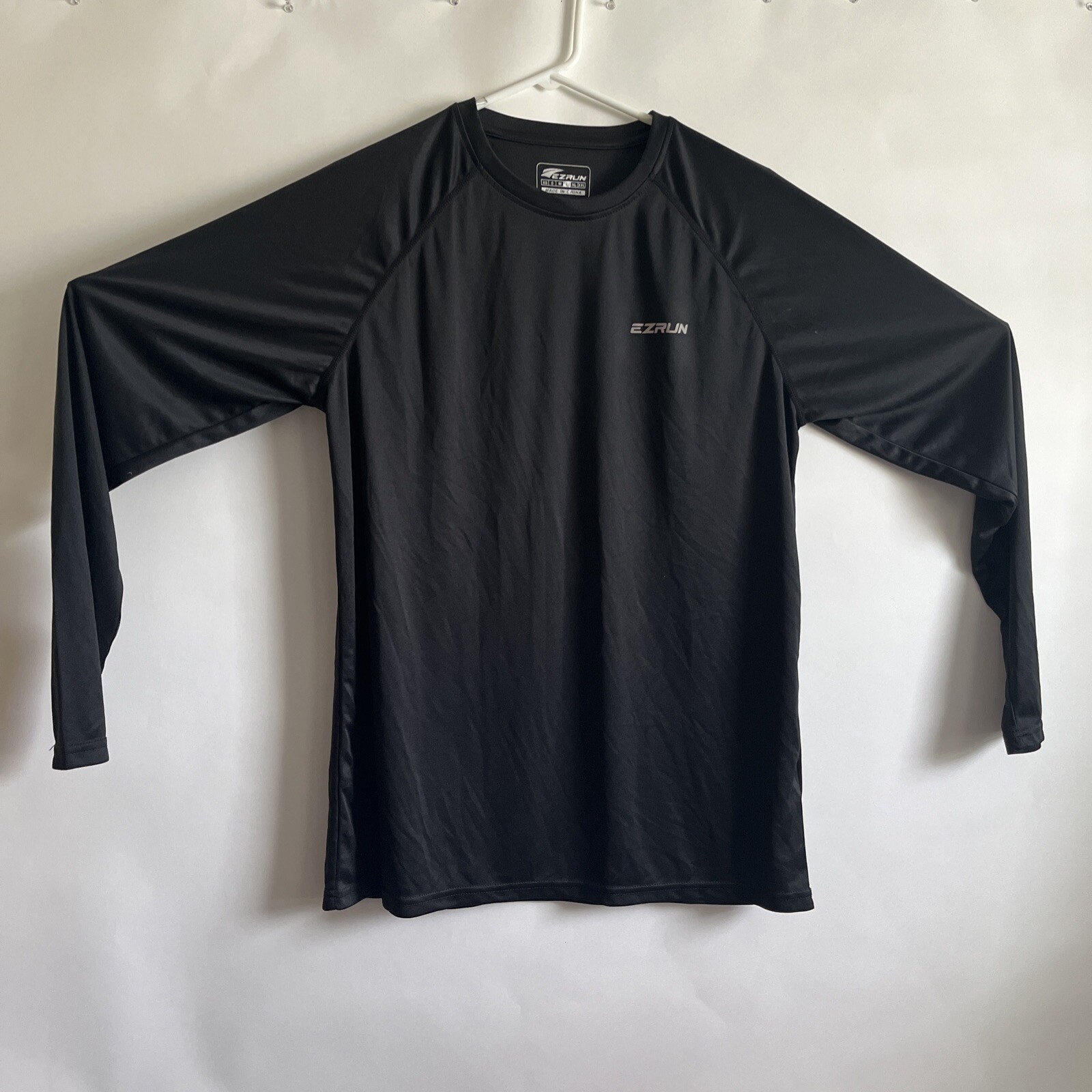 EZRUN Men's L Sun Protection Logo Swim Long Sleeve Raglan Shirt Black gallery