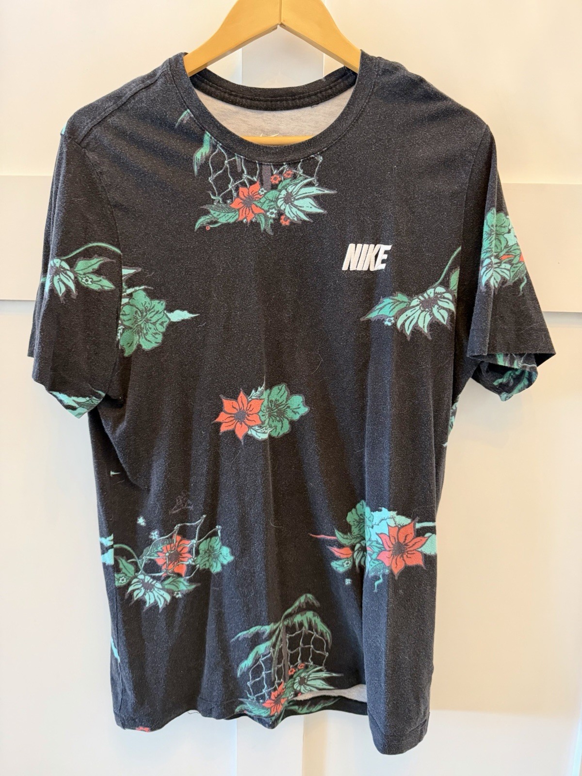 Mens Nike Allover Print Floral Basketball T-Shirt Black Red Hawaiian Size L gallery