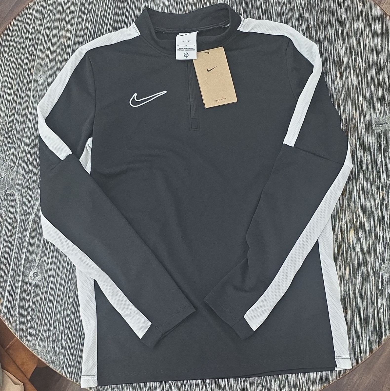 Nike Dri-FIT Teens M 1/4 Zip Mock Neck Long Sleeve Pullover Black/White gallery