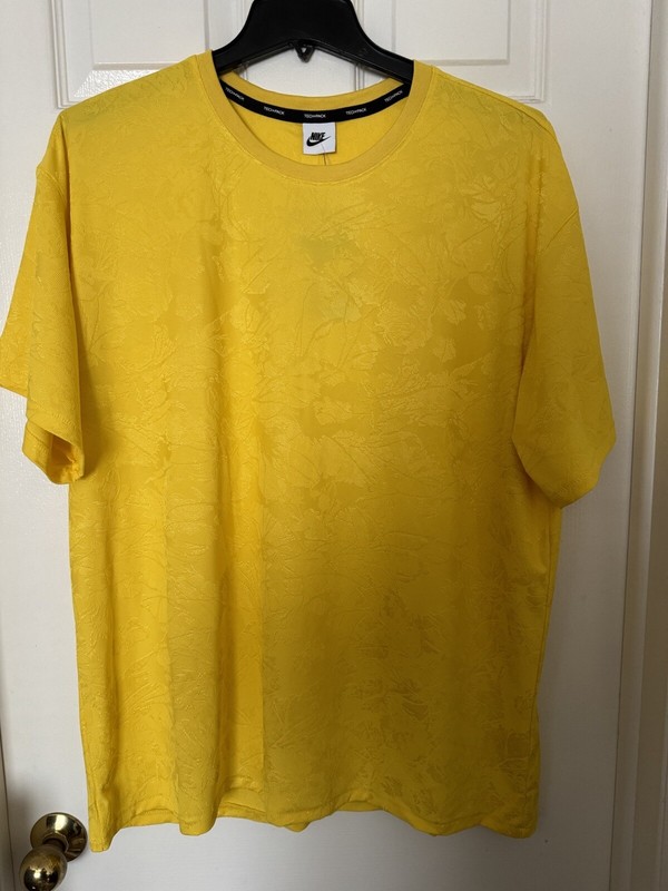 Nike Men's XL-Tall Dri-FIT Tech Pack Yellow Jaquard Short Sleeve Top DQ4300-719 gallery