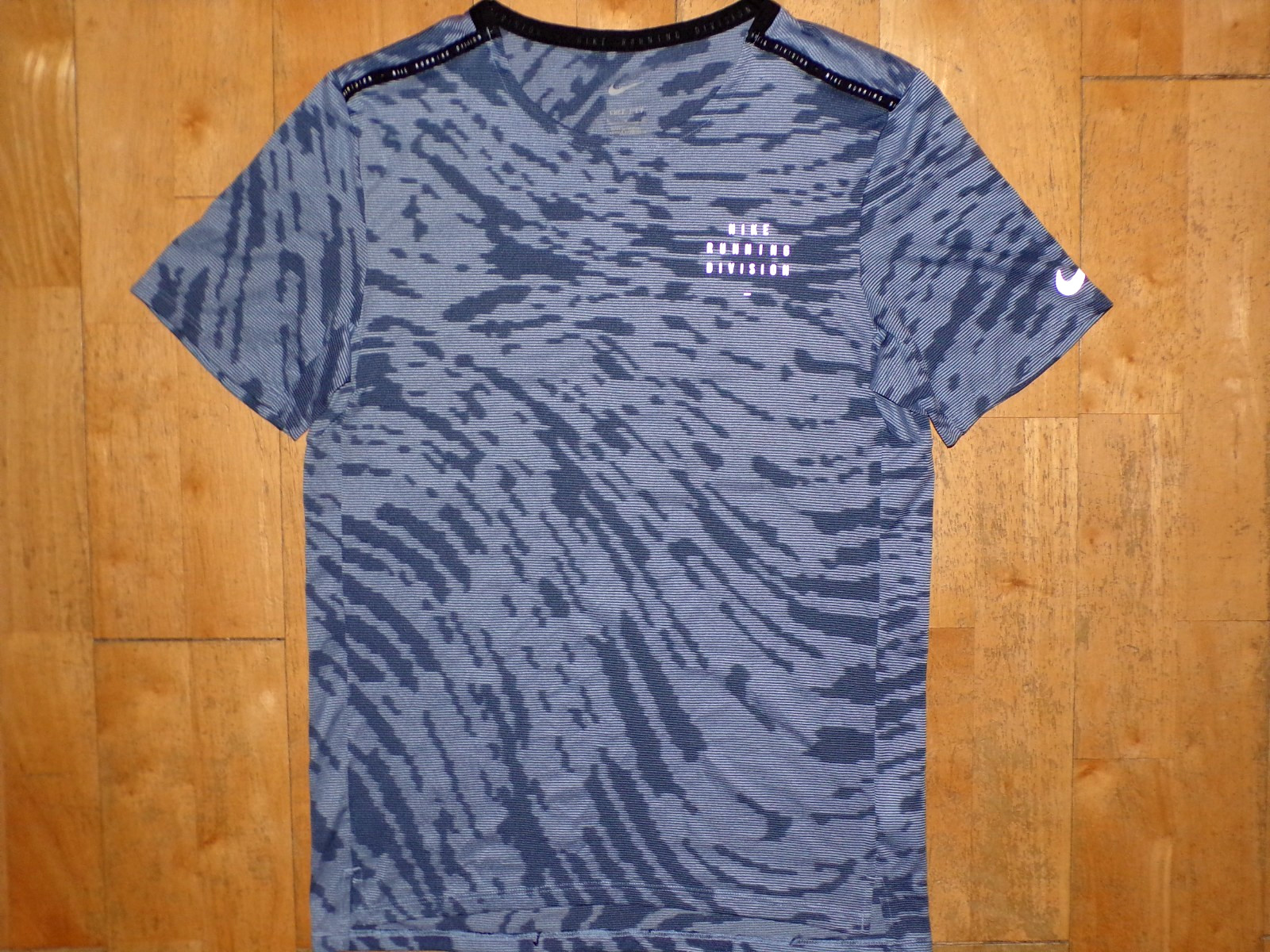 NIKE RUNNING DIVISION Men DRI-FIT Camouflage RISE 365 Short Sleeve Small S Shirt gallery