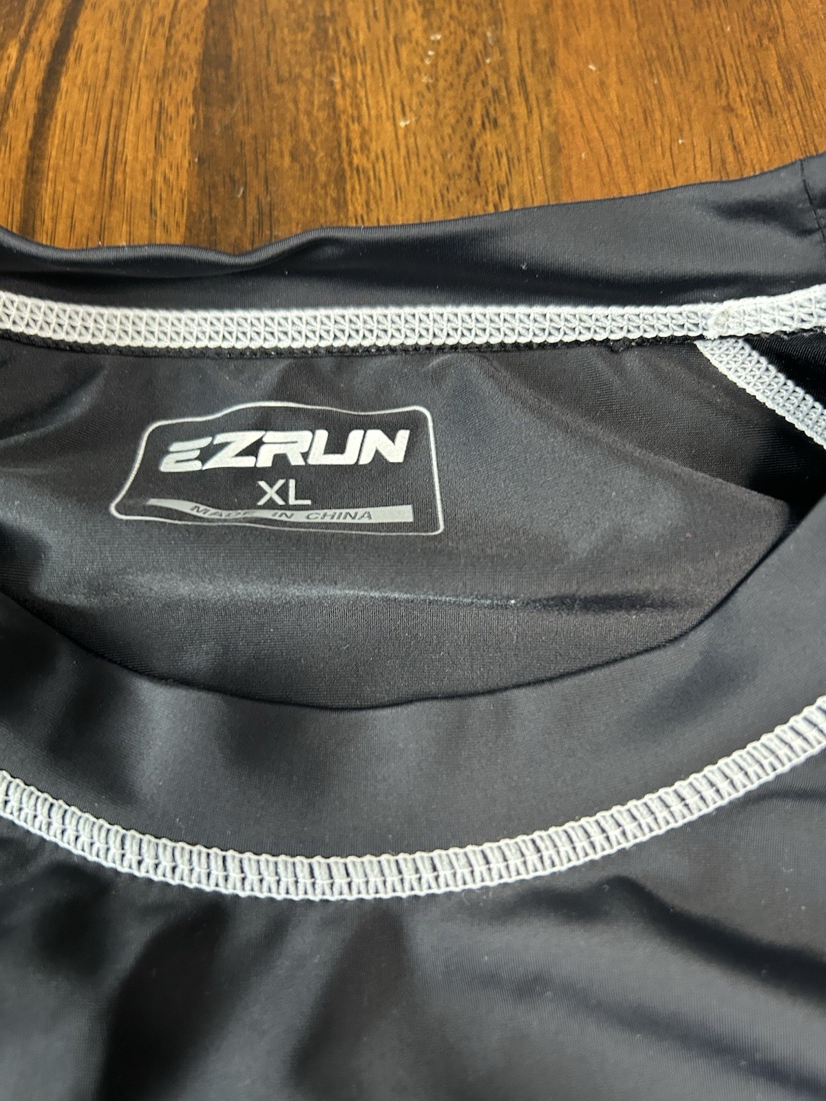 EZRUN Men’s Dri Fit Athletic Shirt Size XL Black gallery