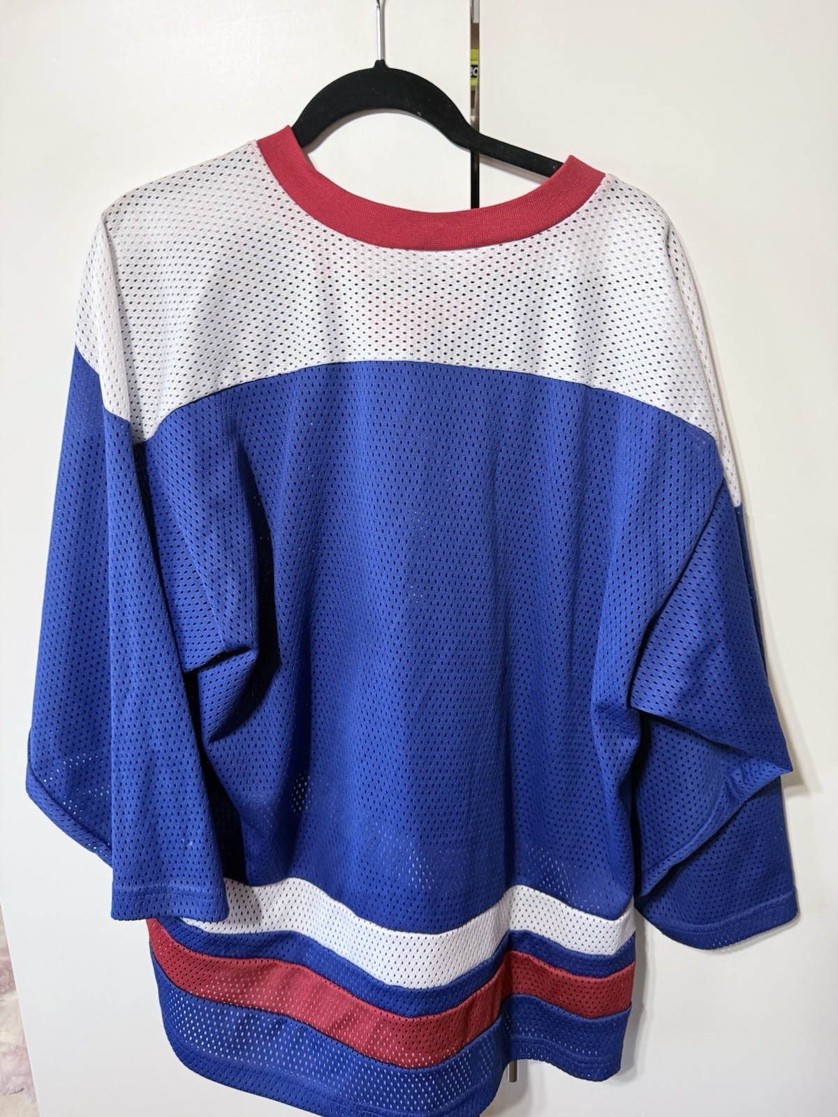 Warner Bros Studio Store Superman Mesh Hockey Jersey Men’s XL Colorblock V-Neck gallery