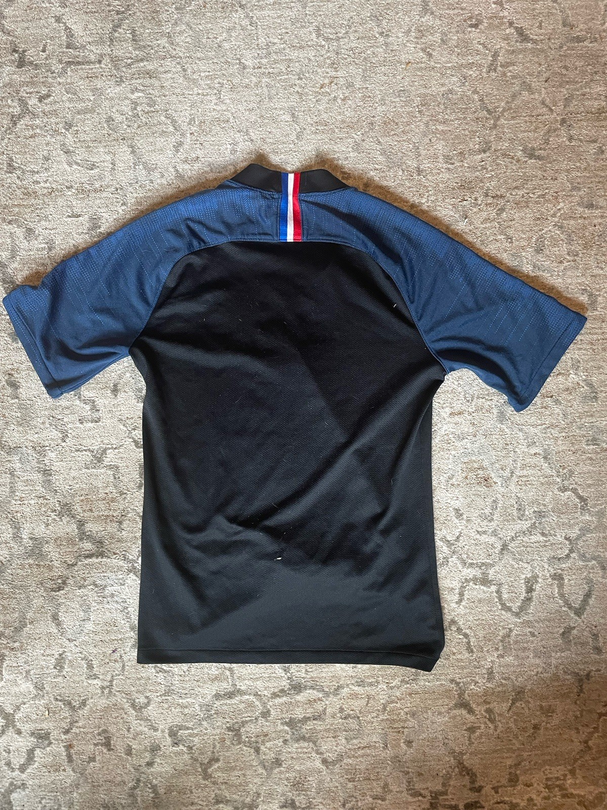 Nike Air Jordan X PSG jersey Size Small. Great Condition! gallery