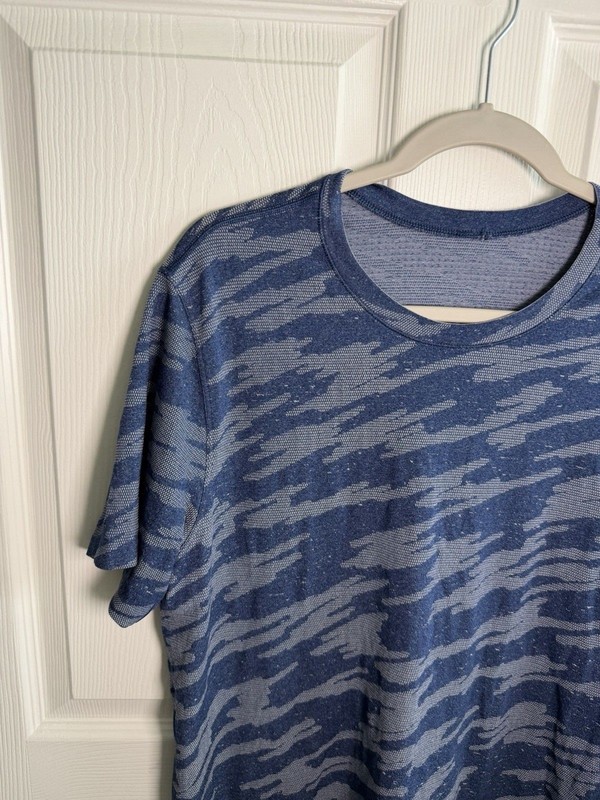 Lululemon Metal Vent Tech Shirt Men’s Blue Camo Breathe Short Sleeve Large gallery