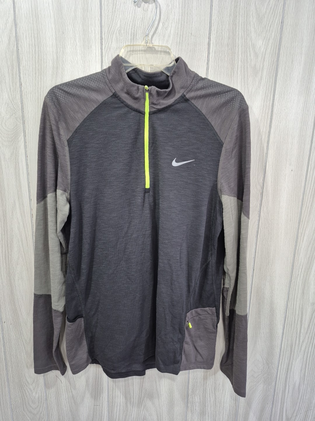 Nike Running Jacket Size L Reflective Athletic Sports Outdoor Lightweight gallery