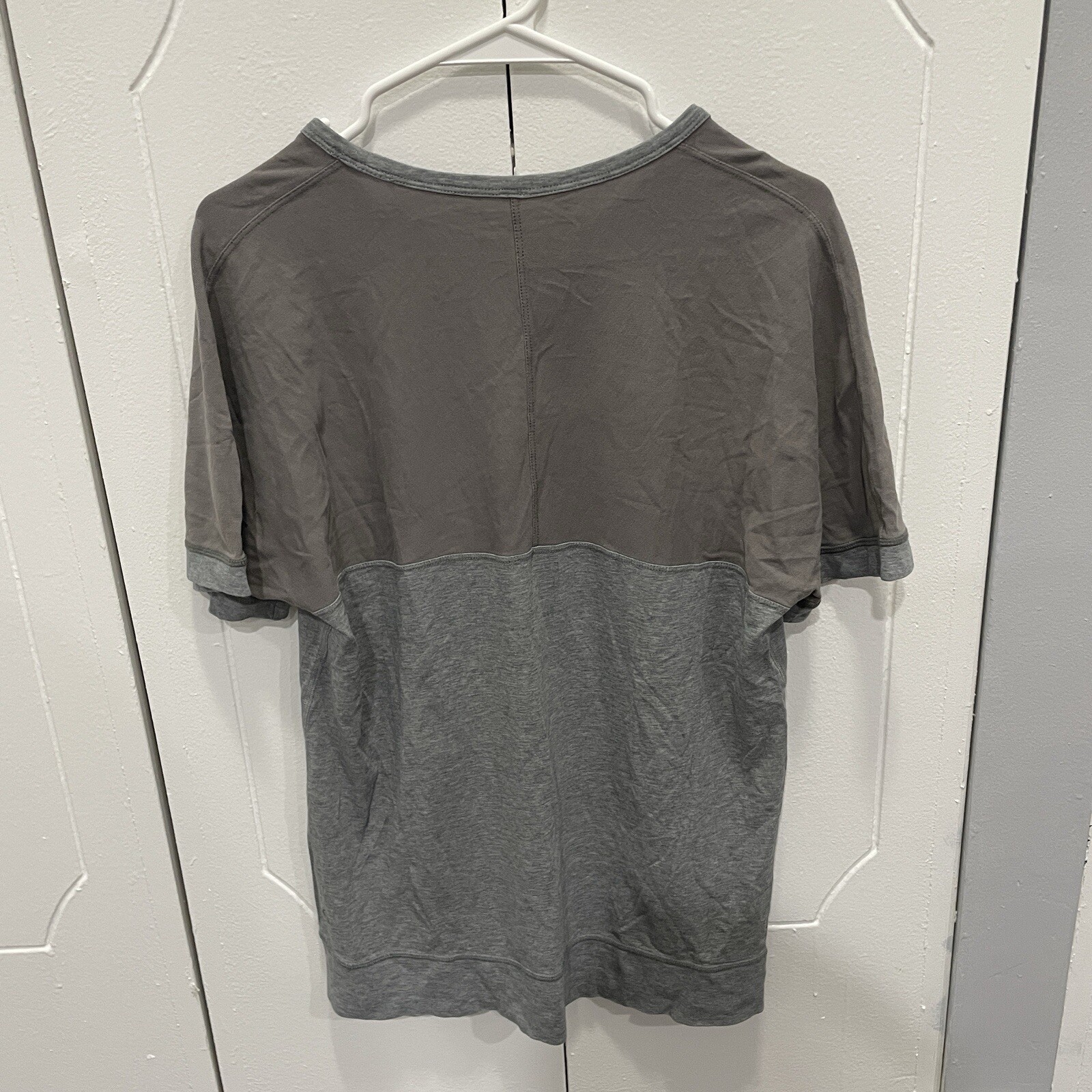 Lululemon Grey Two Toned Short Sleeve Size Medium gallery