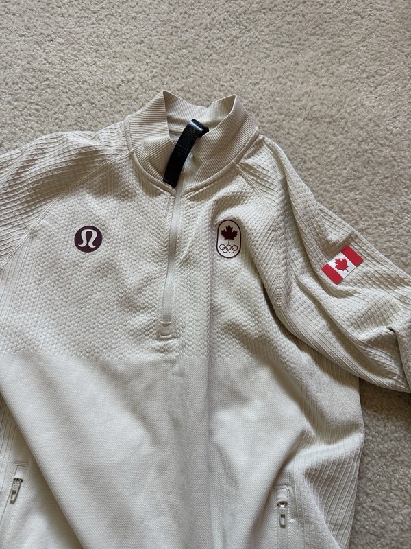 Lululemon Team Canada Olympic Engineered Warmth 1/4 Zip Size Medium gallery