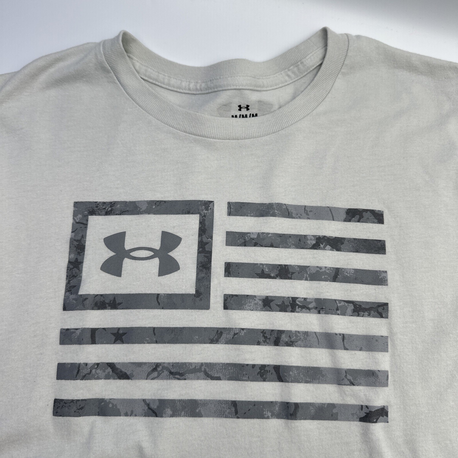 Under Armout Men’s Light Gray American Flag T-Shirt Size Medium gallery